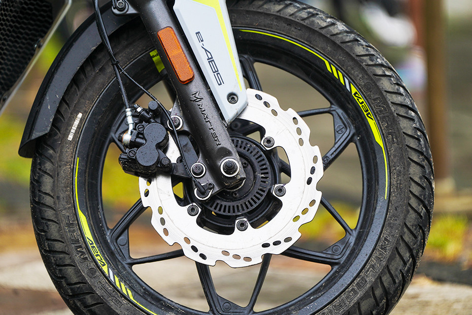 Bajaj Pulsar RS200 Price in chennai (November, 2025), On Road