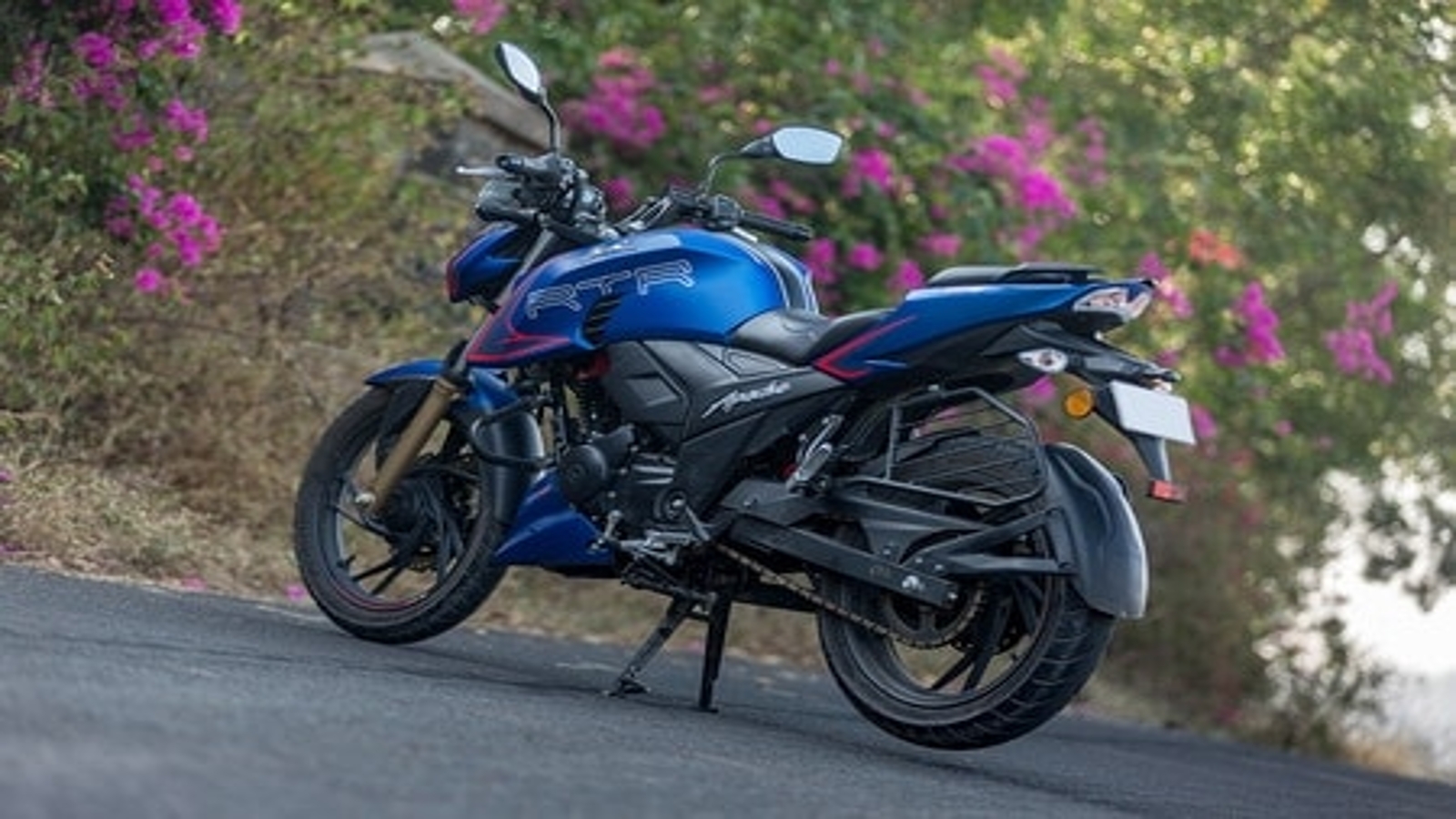 TVS Apache RTR 180 Price in kolkata (November, 2025), On Road