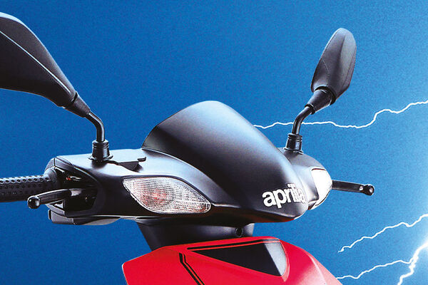 Aprilia SR Storm Handle View