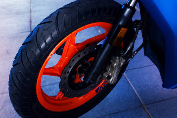 Ather Energy 450 Apex Front Break View