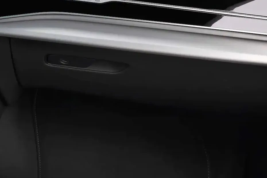 Audi Q7 [2022-2024] Glovebox Closed