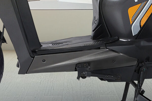 BGauss RUV 350 Footspace View