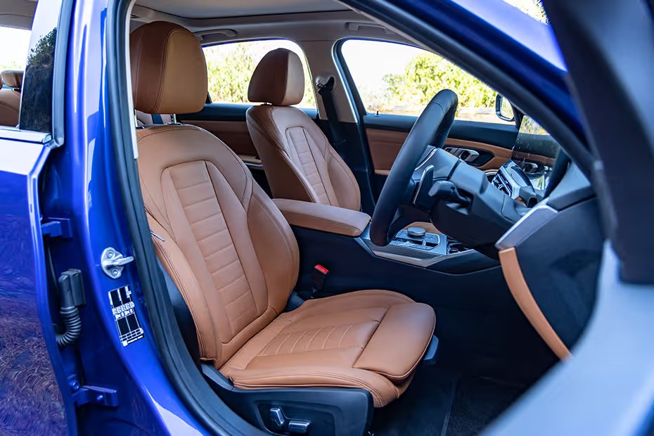 BMW 3 Series [2019-2022] Door View Of Driver Seat