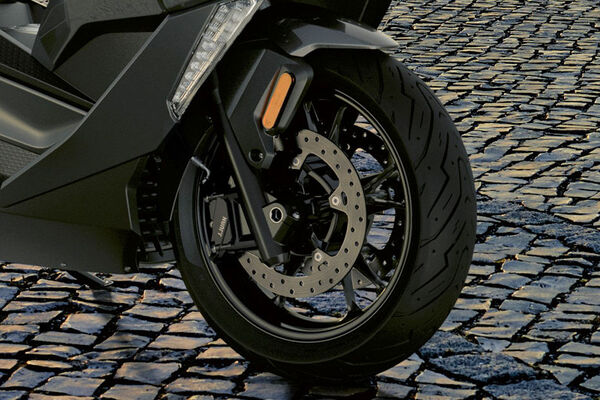 BMW C 400 GT Front Tyre View