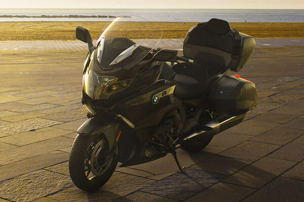 BMW K 1600 Grand America Front Left Side View