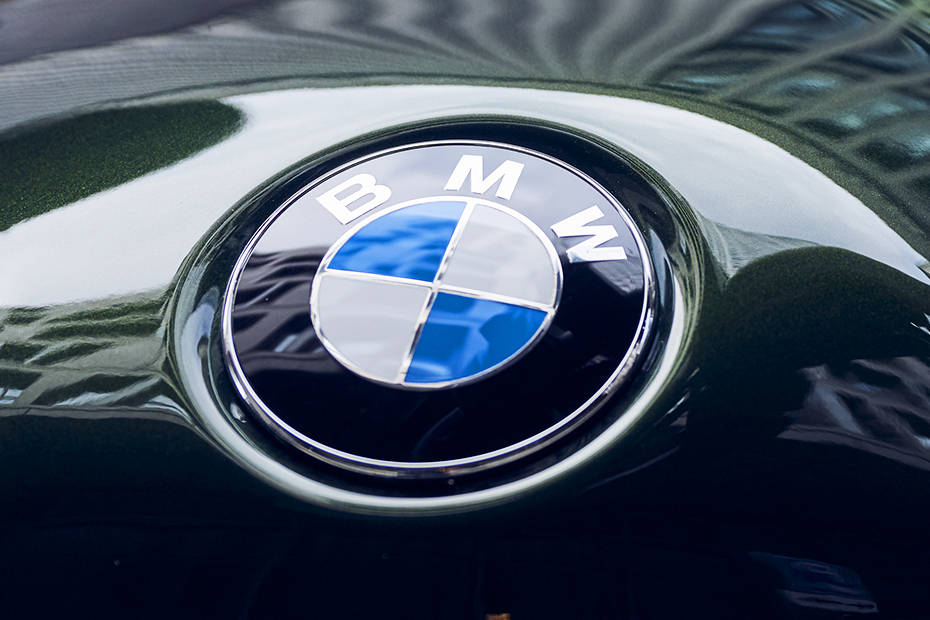 BMW R 12 nine T Brand Logo And Name View