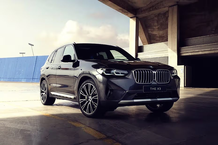 BMW X3 [2022-2025] Front Left View