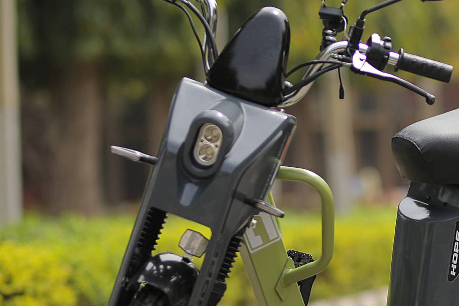 Geliose Hope Headlight View
