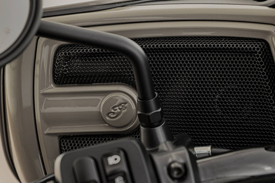 Indian Chieftain Dark Horse Speaker View
