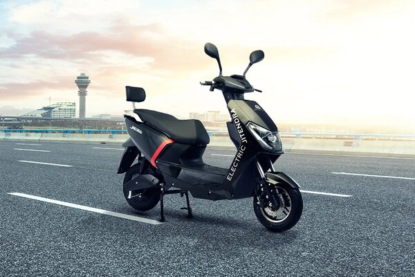 Jitendra JET 320 Front Left Side