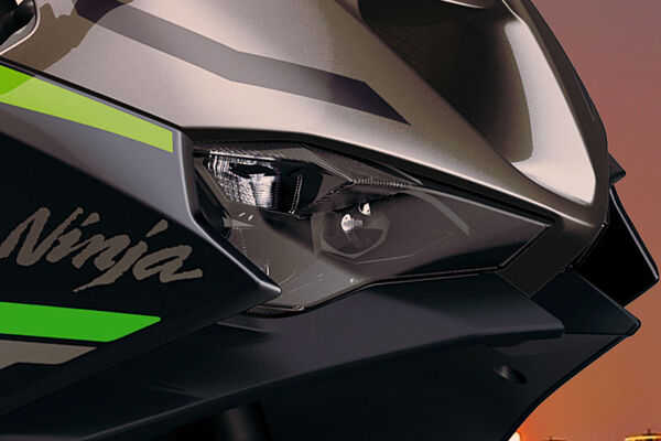 Kawasaki Ninja ZX-6R Headlight View