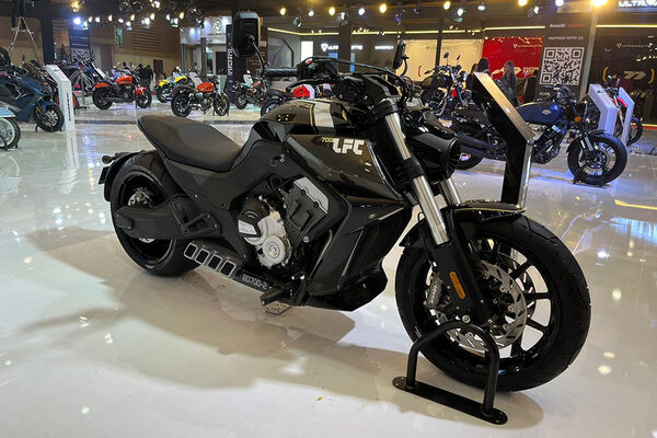 Keeway Benda LFC 700 Right View