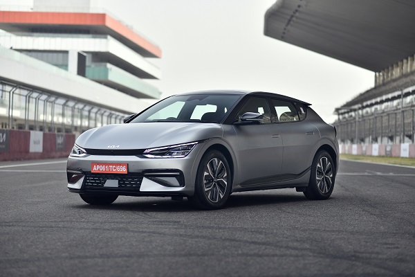 Kia EV6 [2022-2025] Front Left View