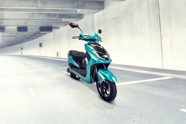 Kinetic Green Zoom Front Right View