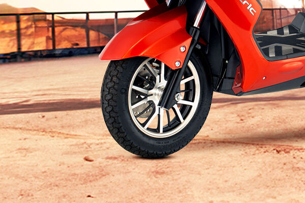 Kinetic Green Zulu Front Wheel View
