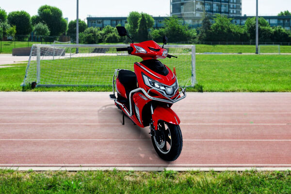 Komaki DT 3000 Front Right Side View