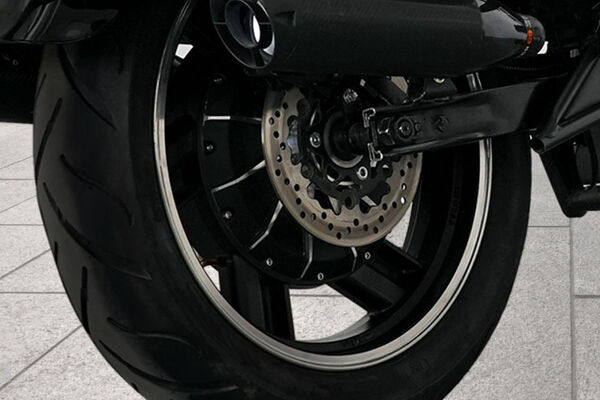 Komaki Ranger Rear Wheel And Suspension View