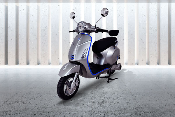 Komaki Venice Front Left Side View