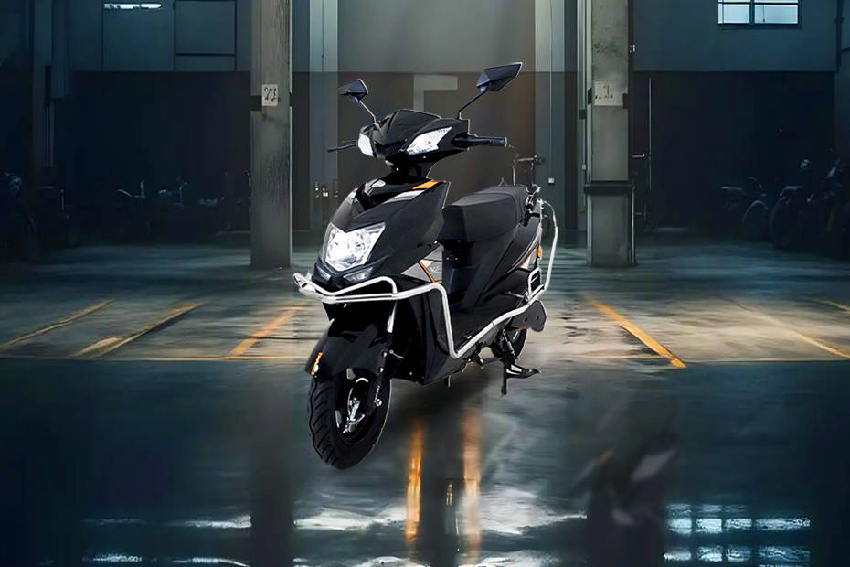 Komaki Xone Front Left View