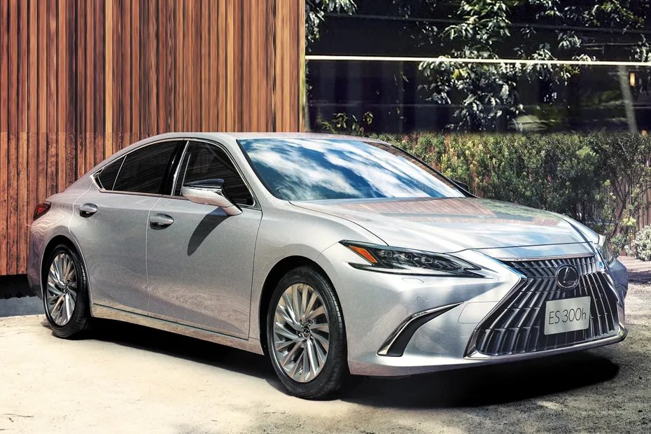 Lexus ES Front Right Side
