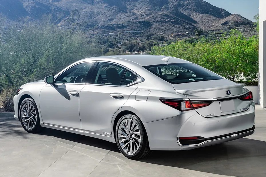 Lexus ES Rear Left View