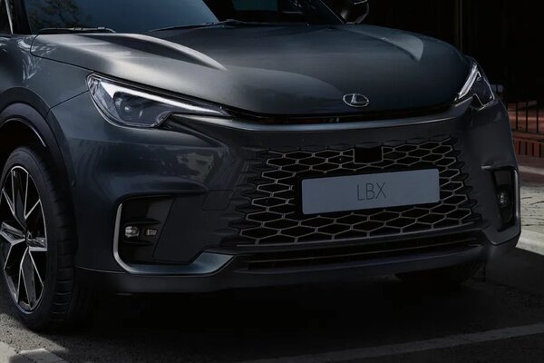 Lexus LBX Grille