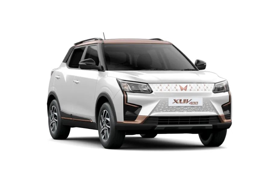 Mahindra XUV 400 EV Everest White Dual Tone