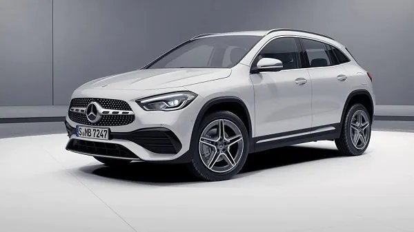 Mercedes-Benz GLA [2021-2024] Front Left Side