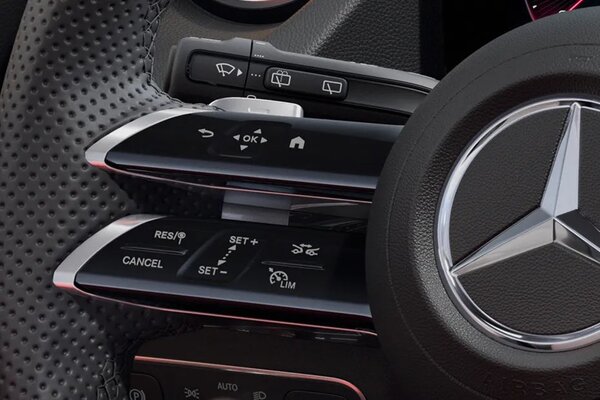Mercedes-Benz GLA Steering Controls