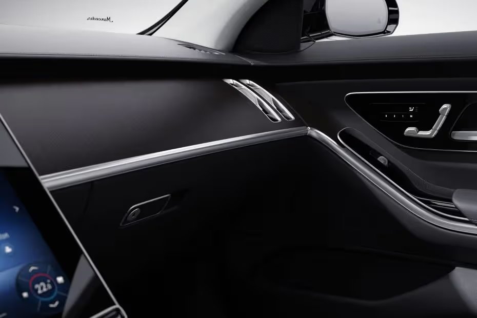 Mercedes-Benz S-Class Glovebox Closed