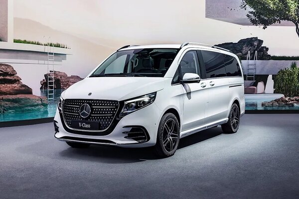 Mercedes-Benz V-Class 2024 Front Left Side
