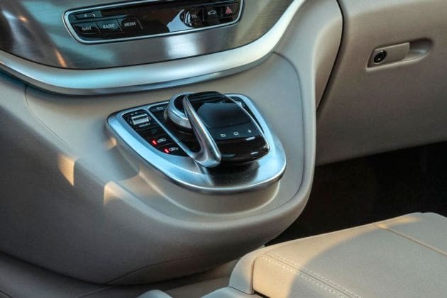 Mercedes-Benz V-Class Interior Image 4