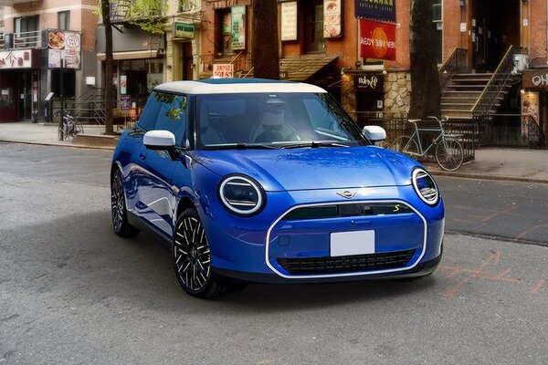 MINI Cooper SE 2024 Front Left Side