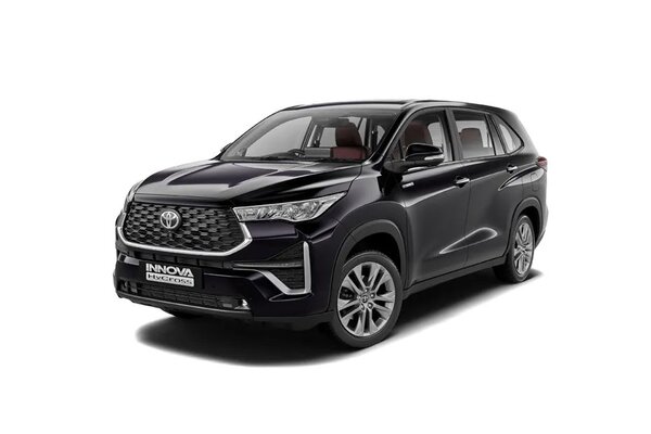 Toyota Innova Hycross Sparkling Black Pearl Crystel Shine