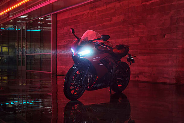 Triumph Daytona 660 Front Left View
