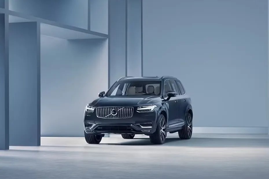 Volvo XC90 [2022-2025] Front Left Side 1