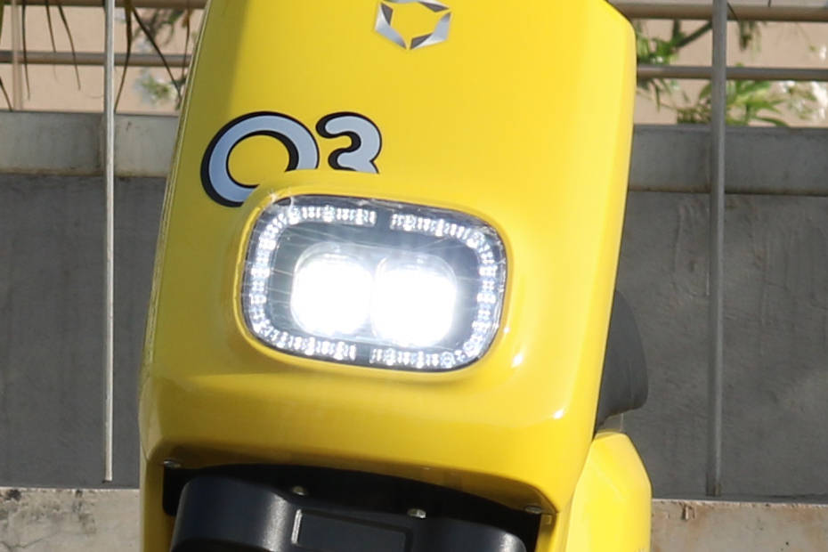 White Carbon Motors O3 Hadlight View