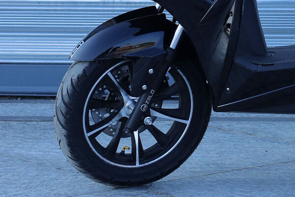 Zelo Zaeden Plus Front Tyre View