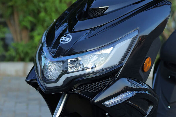 Zelo Zaeden Plus Headlight View