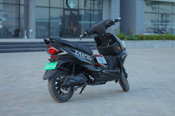 Zelo Zaeden Plus Rear Right View