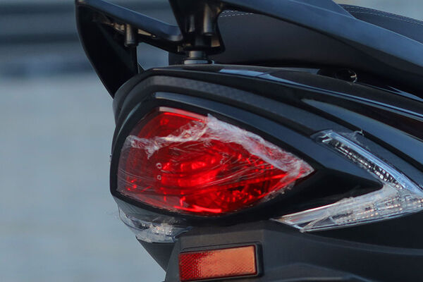 Zelo Zaeden Plus Taillight View