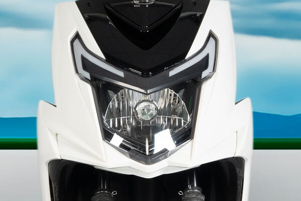 Zelo Zoop Headlight View